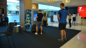 在澳大利亚投放在健身房的智能售货机